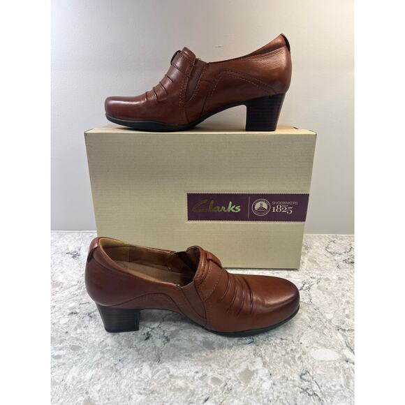 NEW Clarks Heeled Booties Round Toe Brown Size 8 M JL - Picture 2 of 8